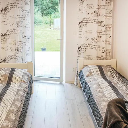 Prázdninový dům 2 Bedroom Awesome In *